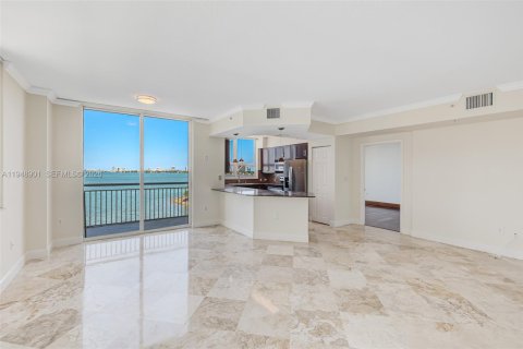 Condo in Miami, Florida, 3 bedrooms  № 2004753 - photo 15