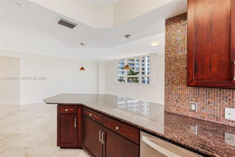 Condo in Miami, Florida, 3 bedrooms  № 2004753 - photo 21