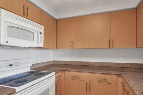 Condominio en alquiler en Miami, Florida, 2 dormitorios, 104.05 m2 № 1956516 - foto 14