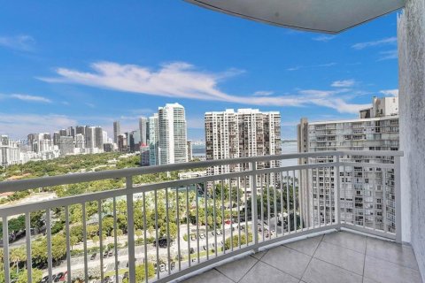 Condominio en alquiler en Miami, Florida, 2 dormitorios, 104.05 m2 № 1956516 - foto 3
