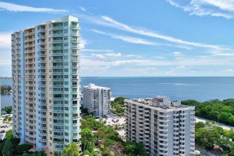 Condominio en alquiler en Miami, Florida, 2 dormitorios, 104.05 m2 № 1956516 - foto 1