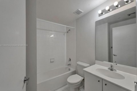 Condominio en alquiler en Miami, Florida, 2 dormitorios, 104.05 m2 № 1956516 - foto 16