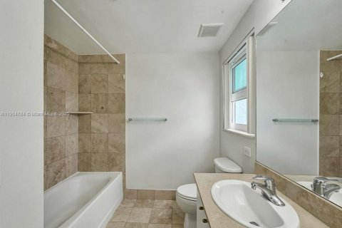 Condominio en alquiler en Miami, Florida, 2 dormitorios, 104.05 m2 № 1956516 - foto 25