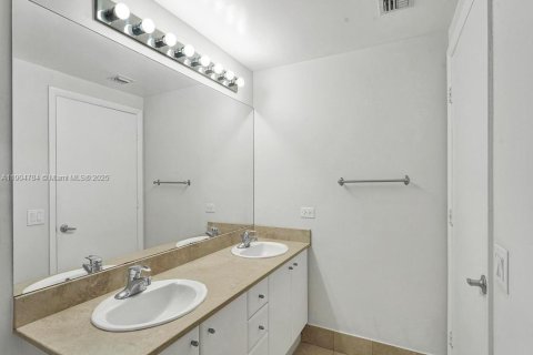 Condominio en alquiler en Miami, Florida, 2 dormitorios, 104.05 m2 № 1956516 - foto 29