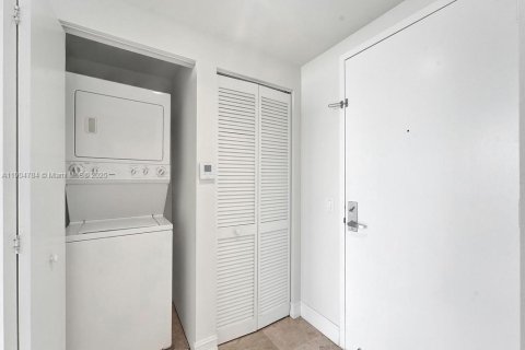 Condominio en alquiler en Miami, Florida, 2 dormitorios, 104.05 m2 № 1956516 - foto 19