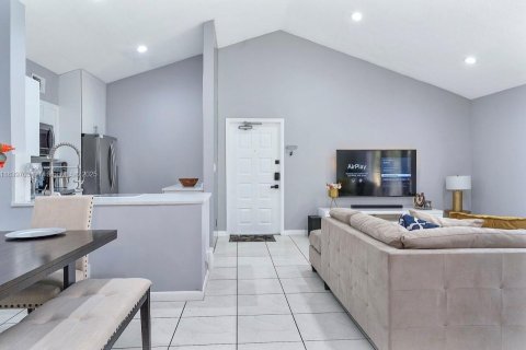 Condo in Oakland Park, Florida, 2 bedrooms  № 1830977 - photo 5