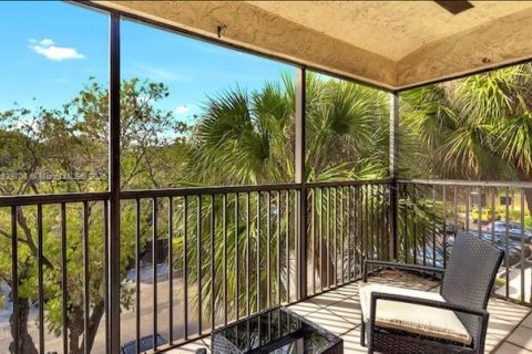 Condo in Oakland Park, Florida, 2 bedrooms  № 1830977 - photo 16