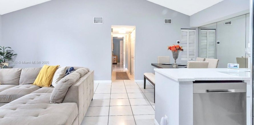 Condo in Oakland Park, Florida, 2 bedrooms  № 1830977