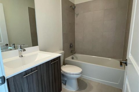 Condo in Doral, Florida, 3 bedrooms  № 1942346 - photo 9
