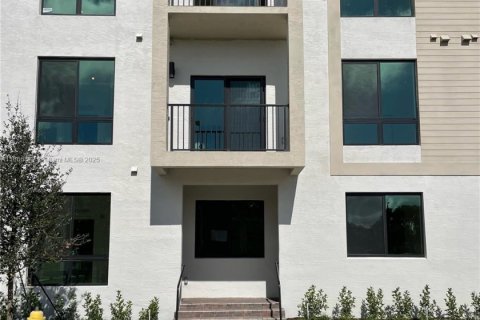 Condo in Doral, Florida, 3 bedrooms  № 1942346 - photo 1