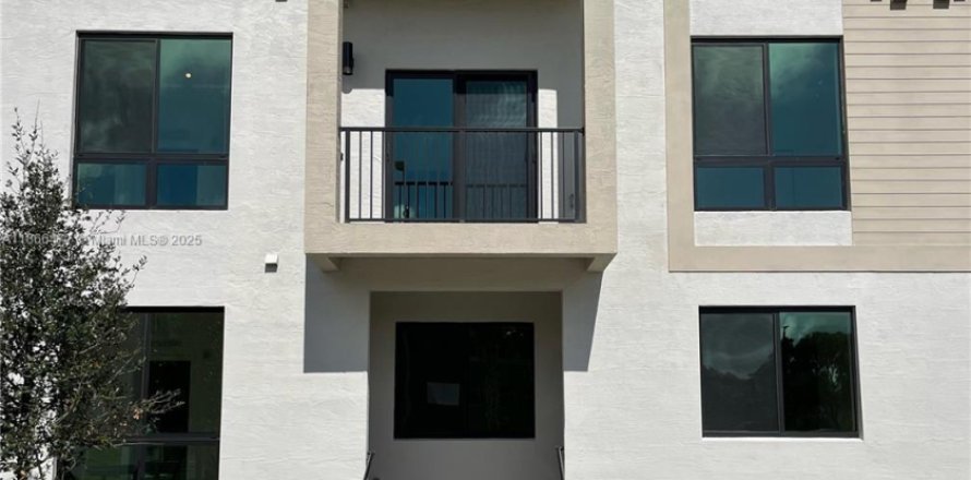 Condo in Doral, Florida, 3 bedrooms  № 1942346