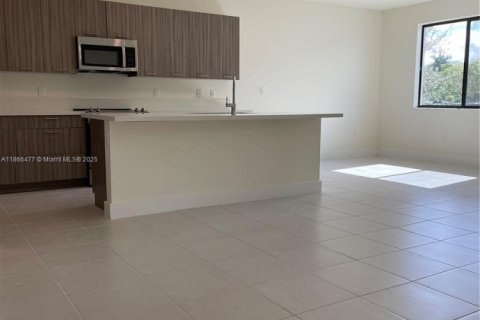 Condo in Doral, Florida, 3 bedrooms  № 1942346 - photo 4