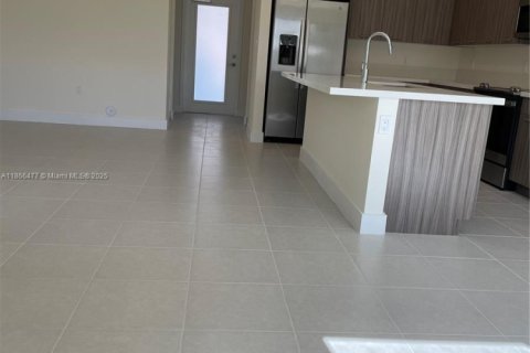 Condo in Doral, Florida, 3 bedrooms  № 1942346 - photo 5