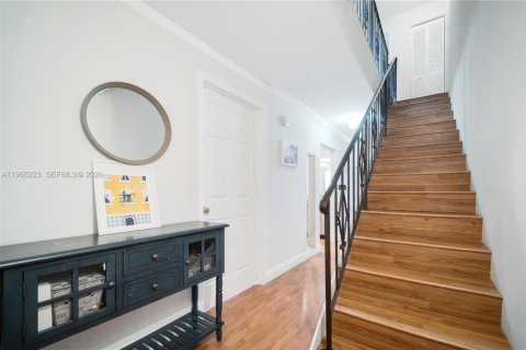 Condo in Coral Gables, Florida, 2 bedrooms  № 2027084 - photo 7