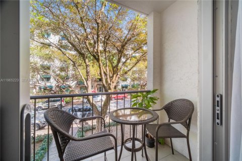 Condo in Coral Gables, Florida, 2 bedrooms  № 2027084 - photo 2