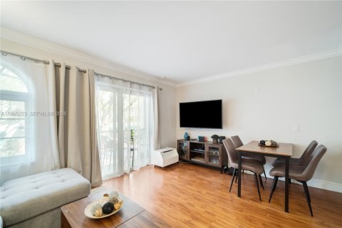 Condo in Coral Gables, Florida, 2 bedrooms  № 2027084 - photo 3