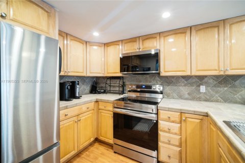 Condo in Coral Gables, Florida, 2 bedrooms  № 2027084 - photo 5