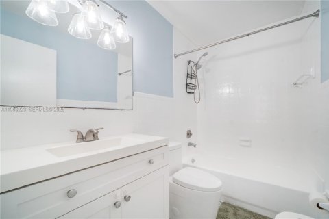 Condo in Coral Gables, Florida, 2 bedrooms  № 2027084 - photo 10