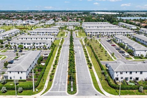 Adosado en venta en Homestead, Florida, 3 dormitorios, 123.37 m2 № 1966186 - foto 12