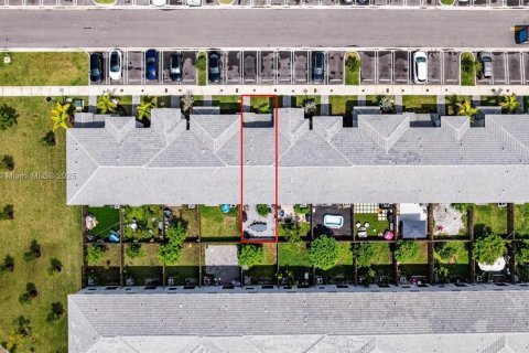 Adosado en venta en Homestead, Florida, 3 dormitorios, 123.37 m2 № 1966186 - foto 6