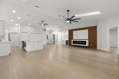 Casa en venta en Zephyrhills, Florida, 2 dormitorios, 159.05 m2 № 1831813 - foto 8