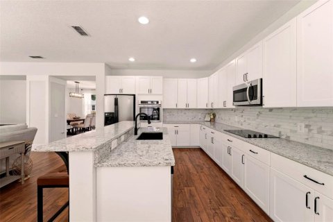 Casa en venta en Orlando, Florida, 5 dormitorios, 306.39 m2 № 2221474 - foto 12