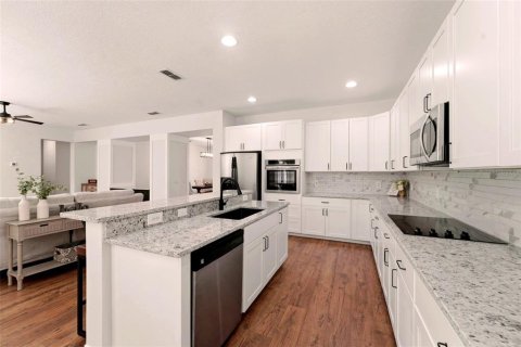 Casa en venta en Orlando, Florida, 5 dormitorios, 306.39 m2 № 2221474 - foto 16