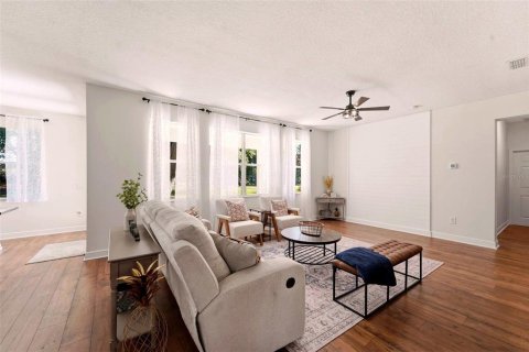 Casa en venta en Orlando, Florida, 5 dormitorios, 306.39 m2 № 2221474 - foto 9