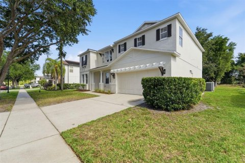 Casa en venta en Orlando, Florida, 5 dormitorios, 306.39 m2 № 2221474 - foto 3