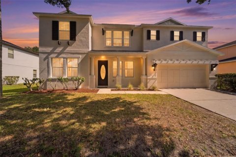 House in Orlando, Florida 5 bedrooms, 306.39 sq.m. № 2221474