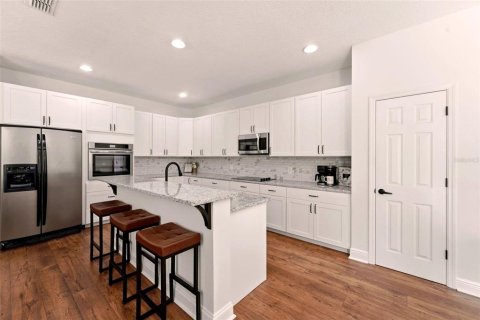 Casa en venta en Orlando, Florida, 5 dormitorios, 306.39 m2 № 2221474 - foto 14