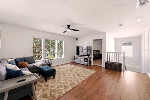 Casa en venta en Orlando, Florida, 5 dormitorios, 306.39 m2 № 2221474 - foto 23