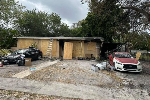 Casa en venta en West Park, Florida, 4 dormitorios, 106.74 m2 № 2076468 - foto 4
