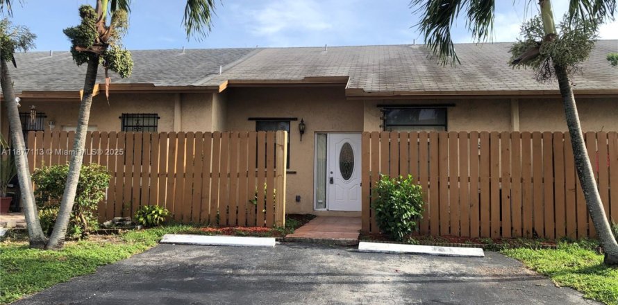 Adosado en Hialeah, Florida 2 dormitorios, 95.88 m2 № 1923861