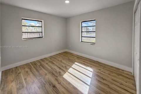 House in Miami, Florida 3 bedrooms, 75.62 sq.m. № 2040594 - photo 9