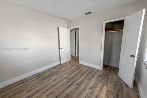 House in Miami, Florida 3 bedrooms, 75.62 sq.m. № 2040594 - photo 8