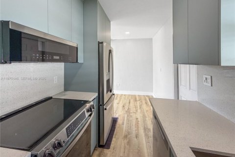 House in Miami, Florida 3 bedrooms, 75.62 sq.m. № 2040594 - photo 4