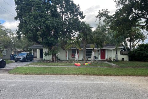 Купить виллу или дом в Майами, Флорида 3 спальни, 130.43м2, № 1991609 - фото 2