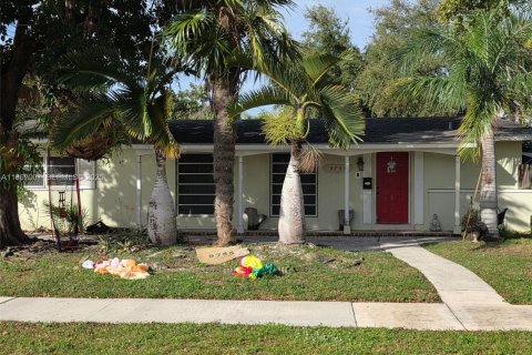 Купить виллу или дом в Майами, Флорида 3 спальни, 130.43м2, № 1991609 - фото 1