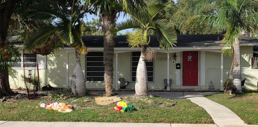 Дом в Майами, Флорида 3 спальни, 130.43м2 № 1991609