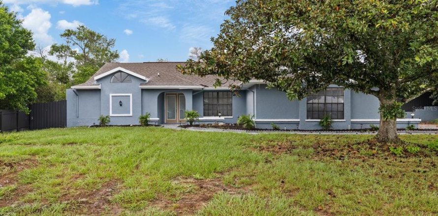 Villa ou maison à Spring Hill, Floride 4 chambres, 193.61 m2 № 2420041