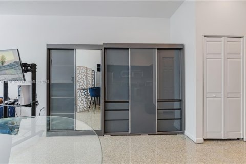Condominio en venta en Miami, Florida, 47.01 m2 № 1825873 - foto 15