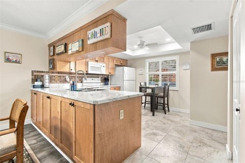 Condo in New Port Richey, Florida, 2 bedrooms  № 2391442 - photo 13