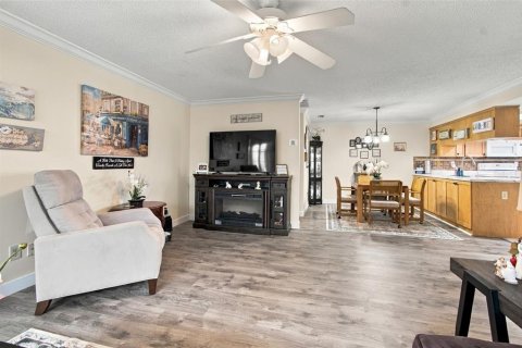 Condo in New Port Richey, Florida, 2 bedrooms  № 2391442 - photo 9