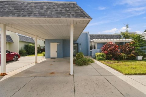 Condo in New Port Richey, Florida, 2 bedrooms  № 2391442