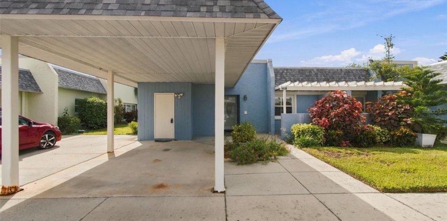 Condo in New Port Richey, Florida, 2 bedrooms  № 2391442