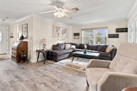 Condo in New Port Richey, Florida, 2 bedrooms  № 2391442 - photo 11