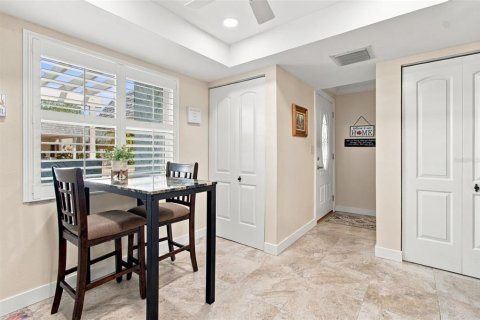 Condo in New Port Richey, Florida, 2 bedrooms  № 2391442 - photo 15
