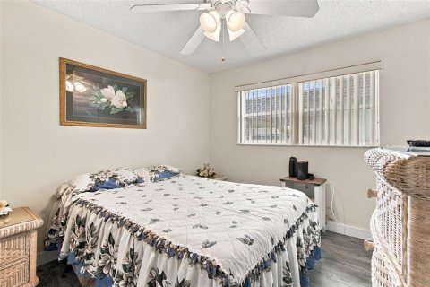 Condo in New Port Richey, Florida, 2 bedrooms  № 2391442 - photo 24