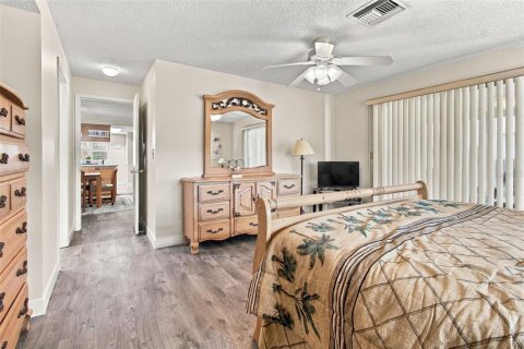 Condo in New Port Richey, Florida, 2 bedrooms  № 2391442 - photo 21